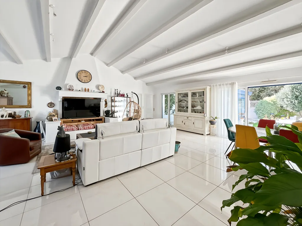 Séjour - Maison d'Architecte avec Piscine à Fromentine