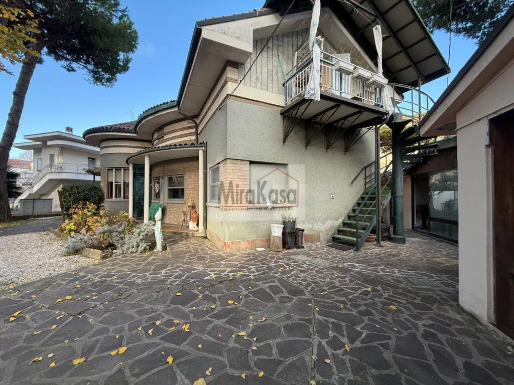 Välivaade - Modernist Villa with Curved Design in Cervia