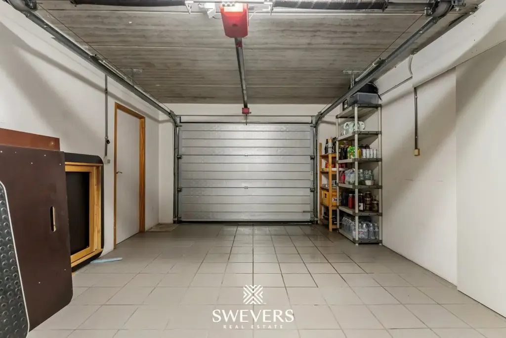 Garage - Maison à Deux Unités avec Terrasse à Diepenbeek