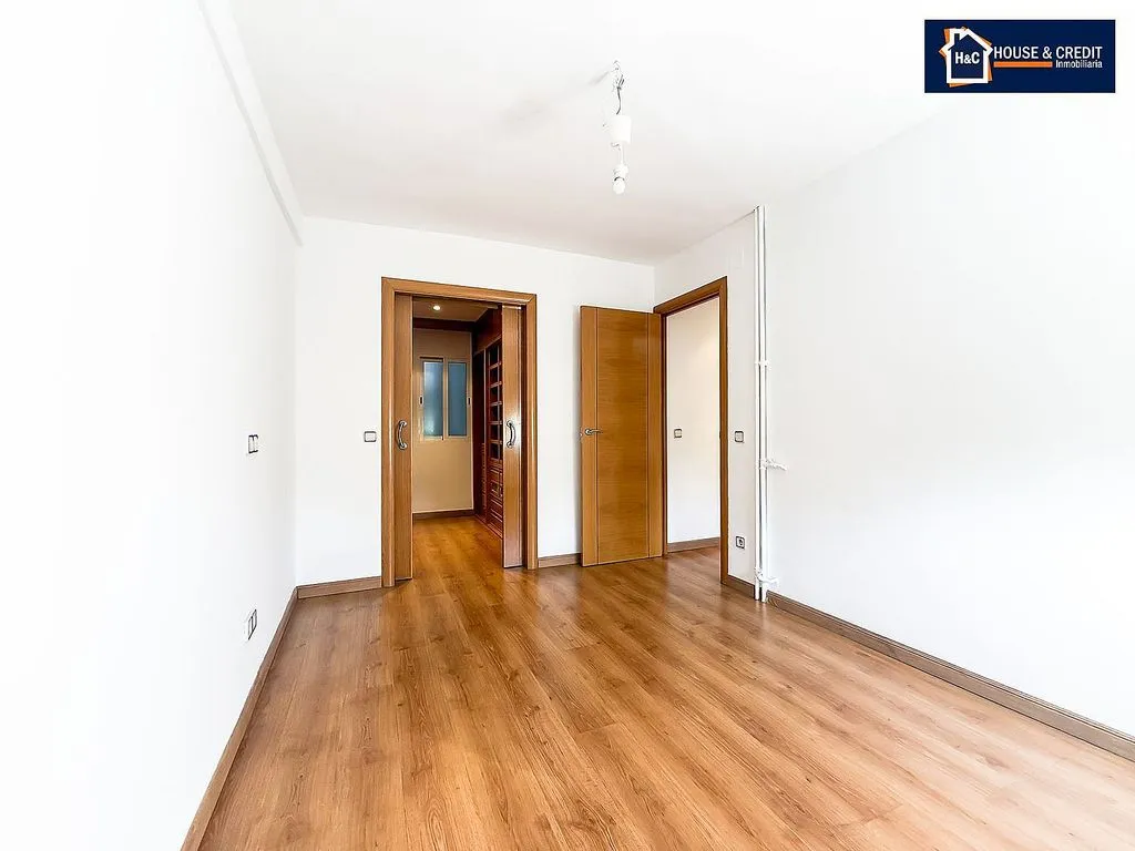 Esik - 2-Bedroom Flat with A/C in Valderas