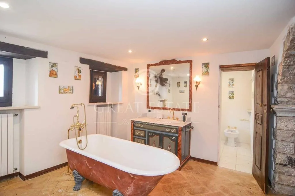 Bathrooms - Ancient Castle with Pool in Umbria