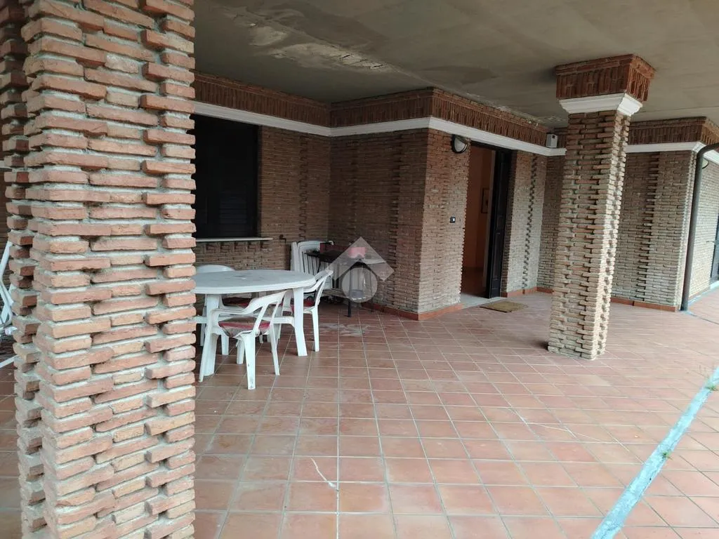 Terrass - Villa with Garden in Altavilla Irpina