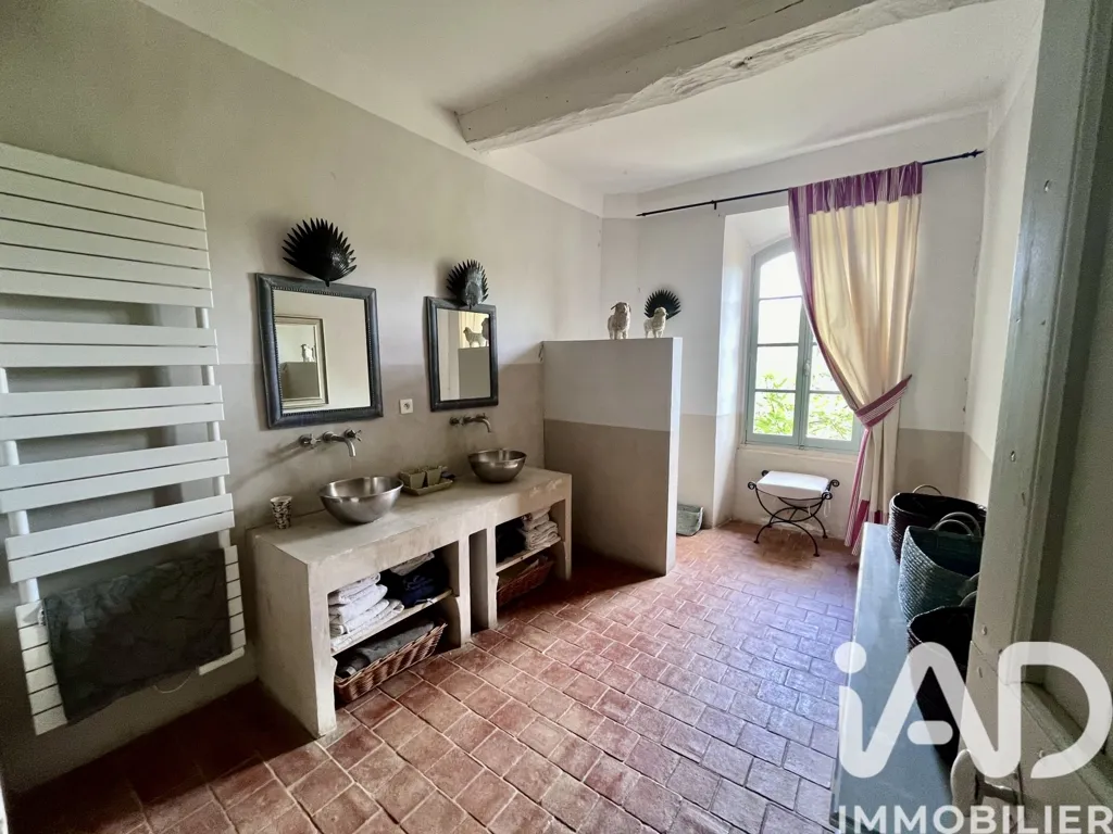Salles de bain - Maison de Caractère avec Piscine en Provence