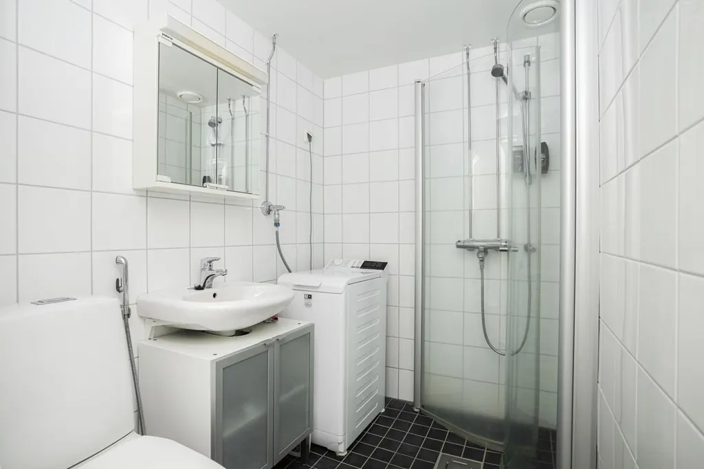 Vannitoad - Spacious Triplex with Balcony in Kivimaan