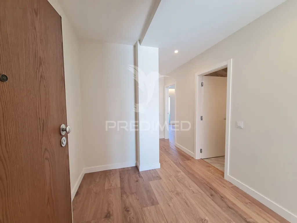 Entrée - Contemporary Duplex with Sea Views in Cascais
