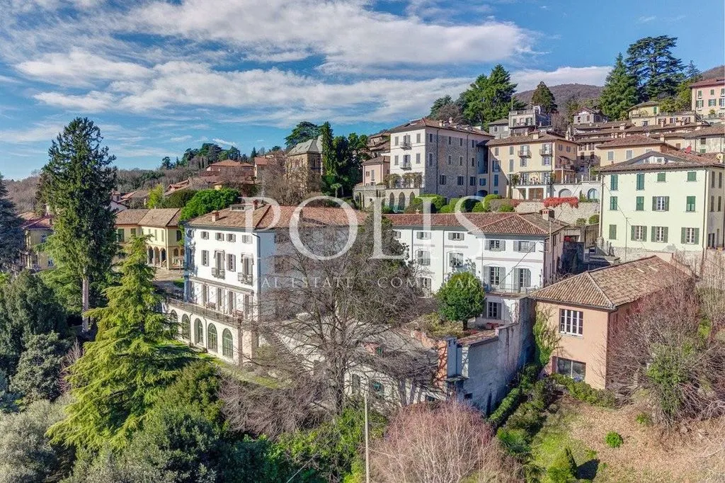 Õhuvaade - Historic Villa with Lakeside Views in Como
