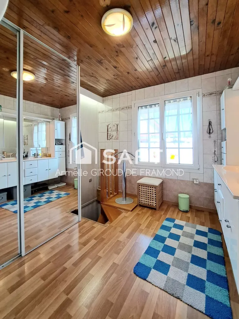 Salles de bain - Maison avec Piscine et Jacuzzi à Saint-Bernard