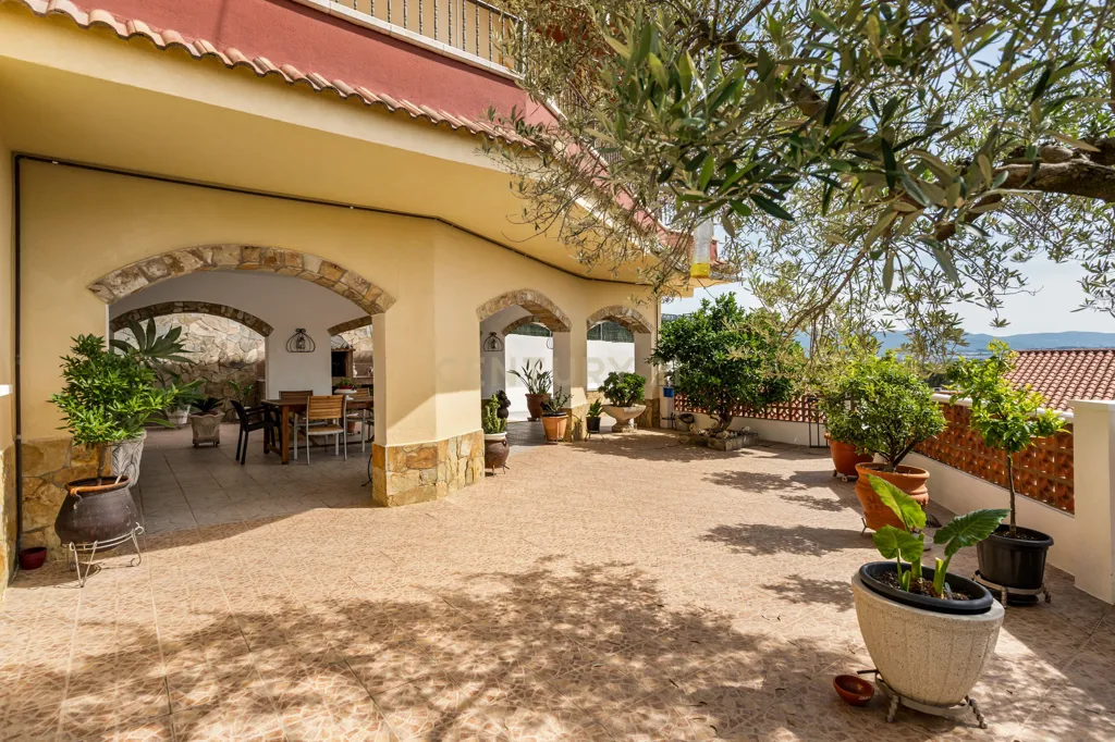 Terrace - Independent House with Montserrat Views in Abrera