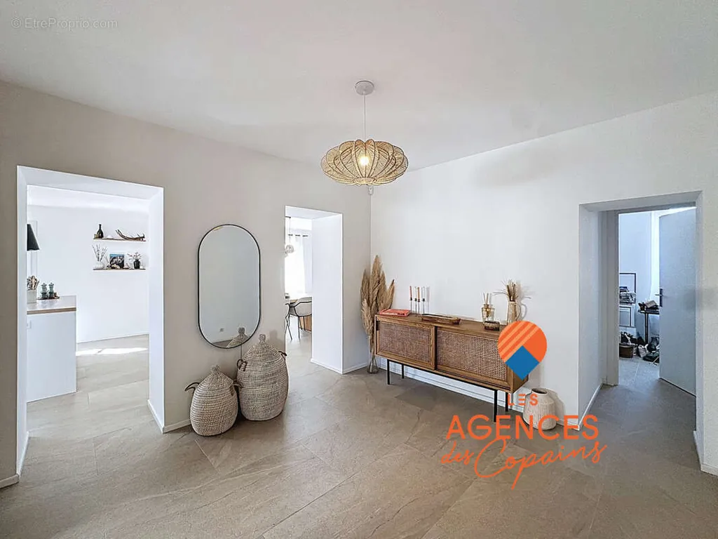 Esik - High-End Villa with Terrace in La Serinette