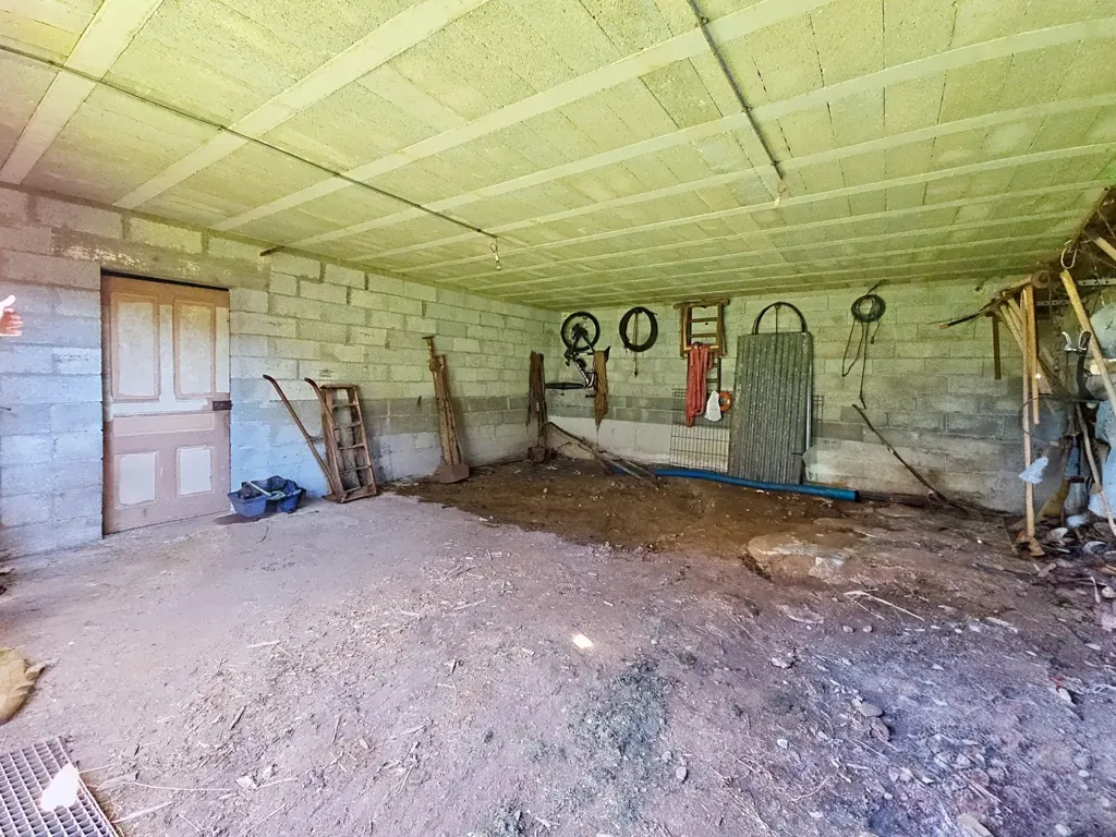 Garaaž - Hangar with Potential in Cusy