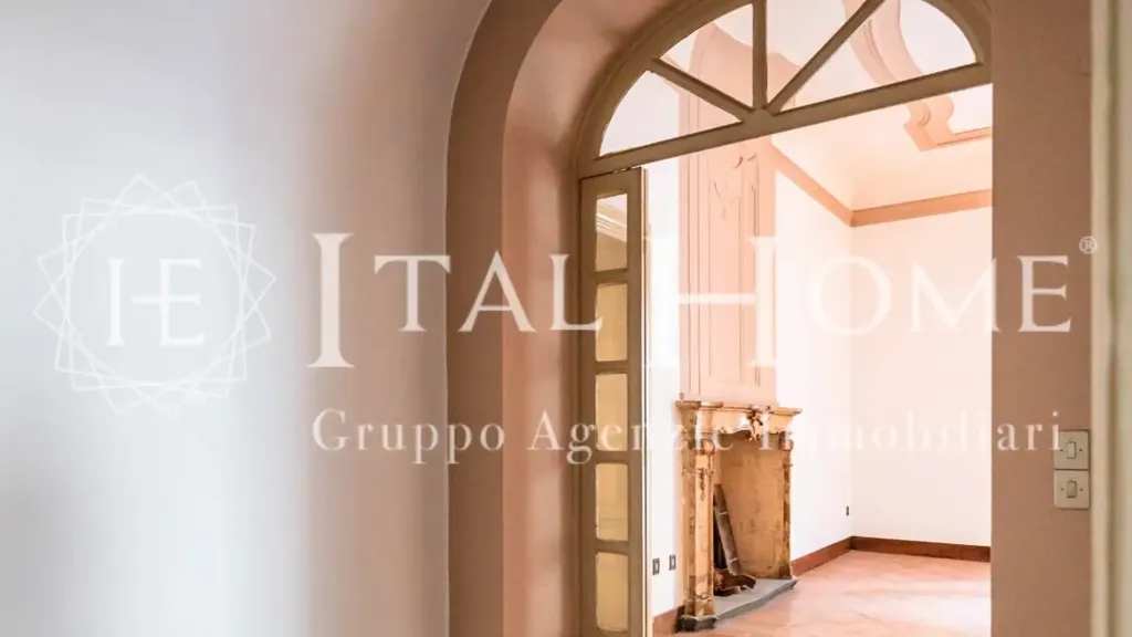 Esik - Noble Apartment with Balcony in Bergamo