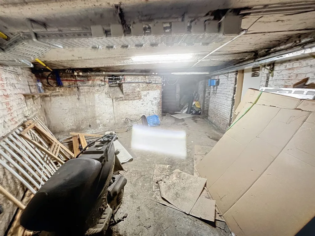 Pièces - Immeuble Mixte avec Commerces à Uccle