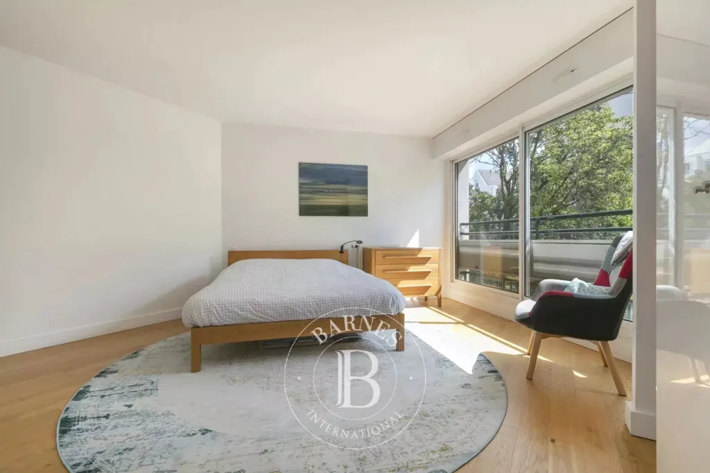 Bedrooms - Fully Furnished Flat with Balconies in Paris