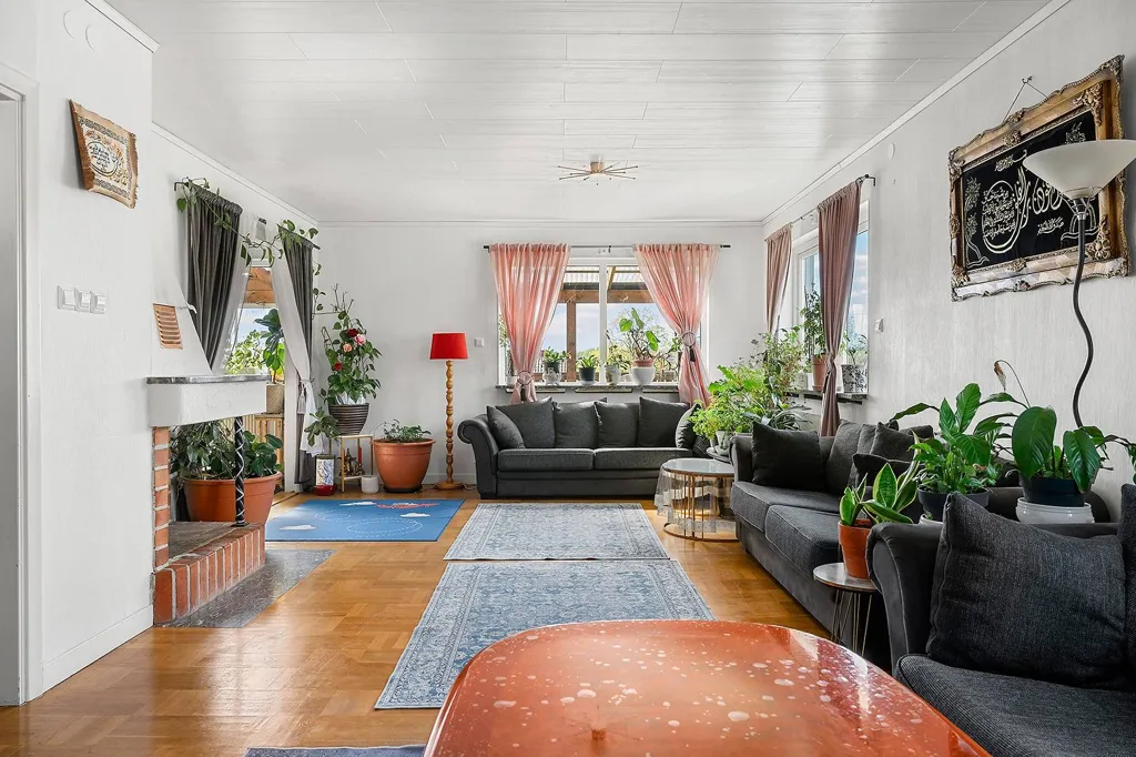 Séjour - Charming Villa with Garden in Filipstad