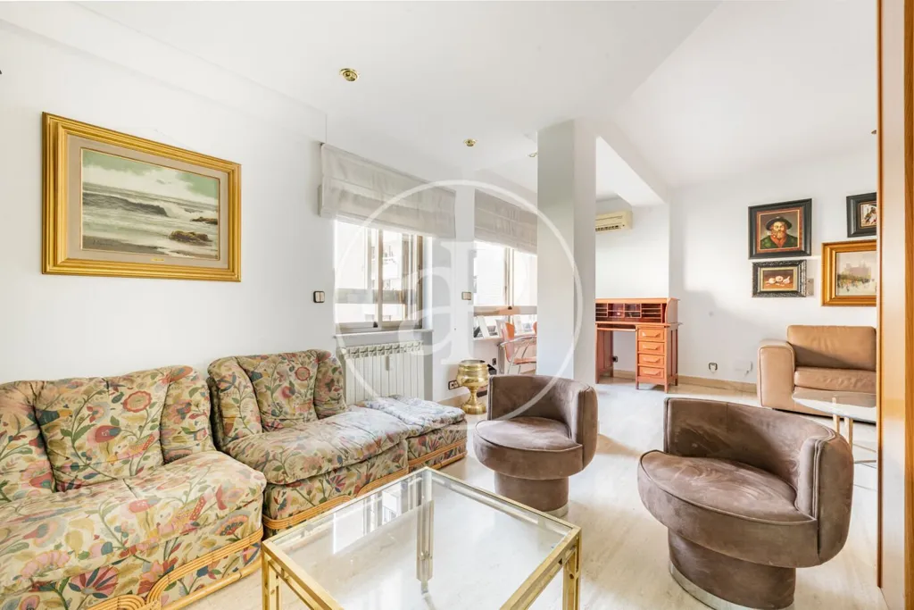 Living Room - 3-Bedroom Apartment near Retiro Park, Madrid