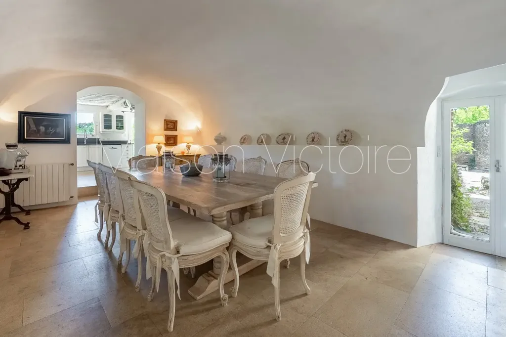 Salle à manger - Ferme en pierre avec dépendances près de Gordes