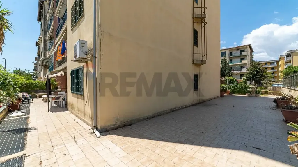 Garden - Spacious Apartment with Large Terrace in Catania