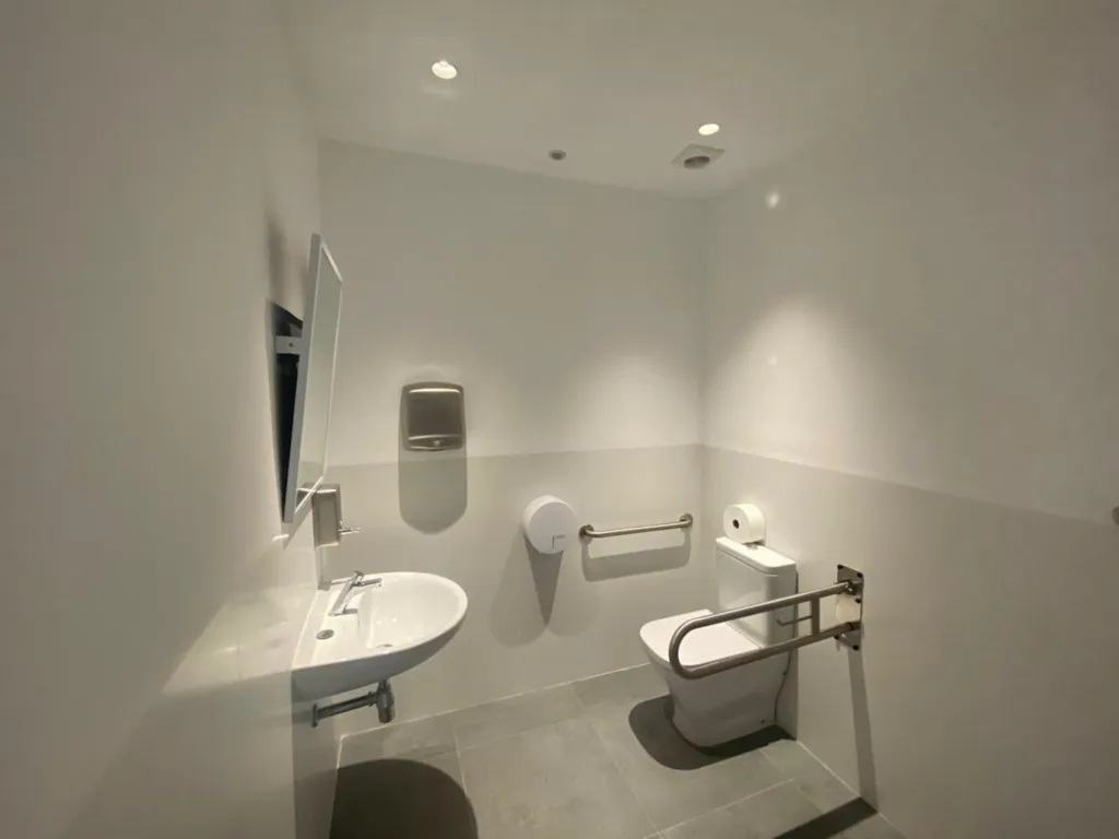 Salles de bain - Office with BREEAM Certification in Parc Tecnològic, Paterna
