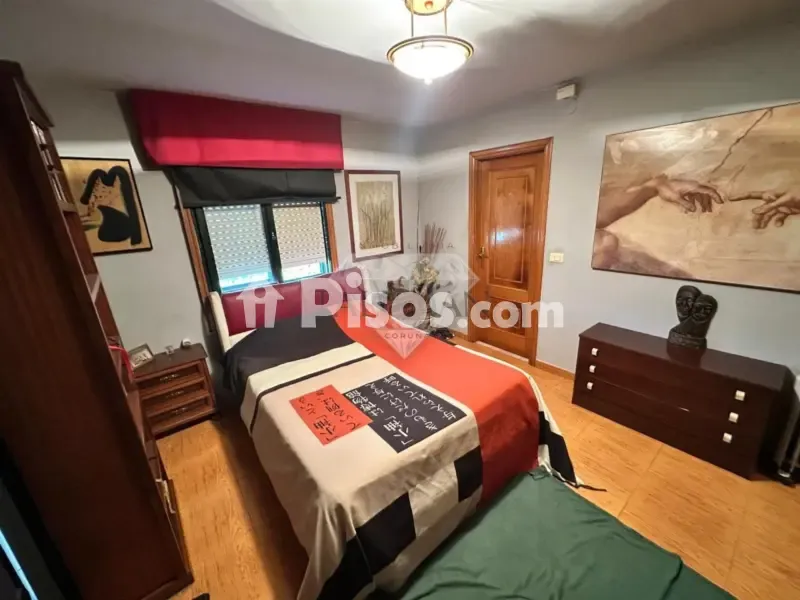 Chambres - Two-Storey House with Solar Panels in A Cañiza