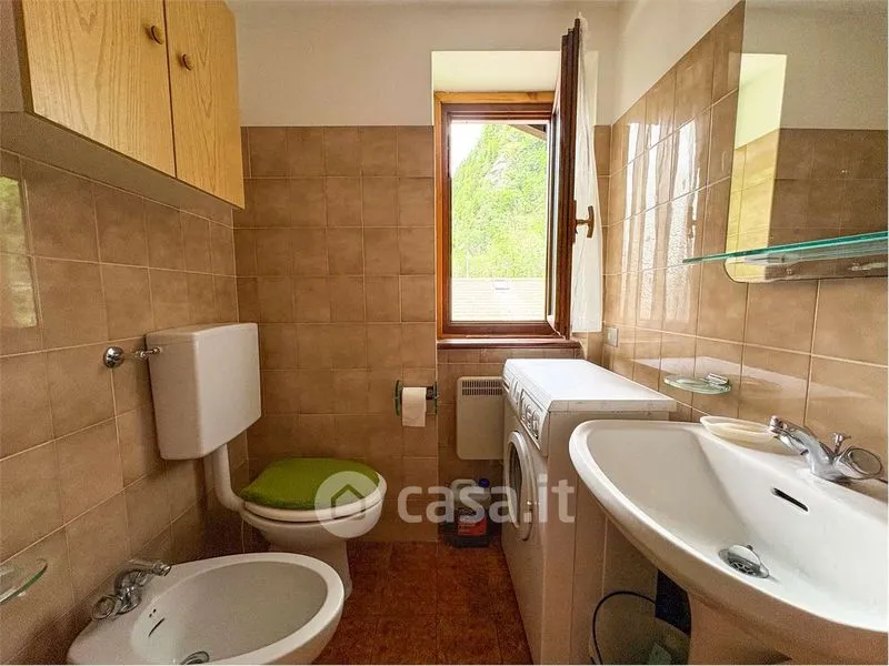 Salles de bain - Mountain View Apartment with Private Garage in Campodolcino