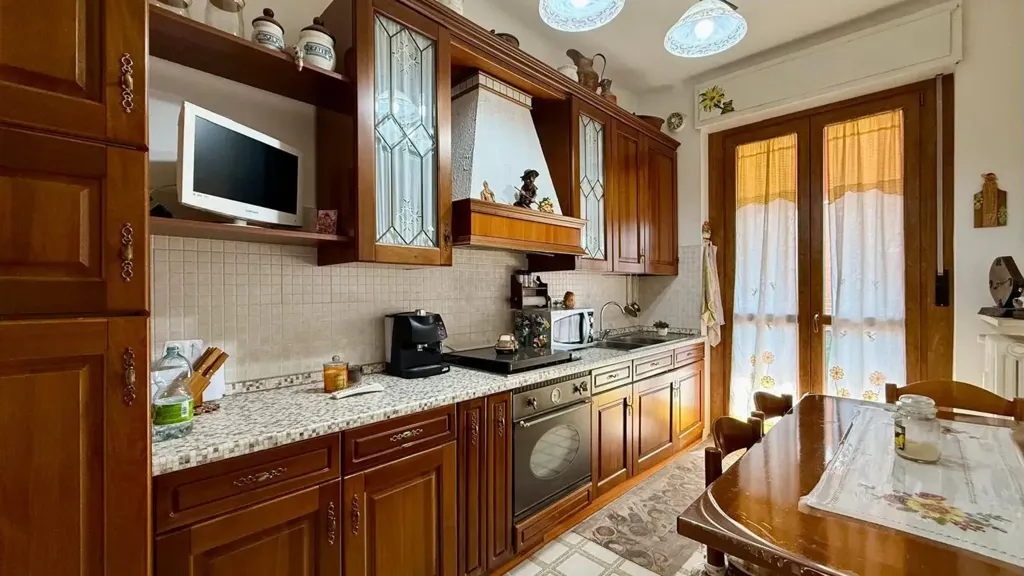 Cuisine - Apartment with Balcony in Alessandria