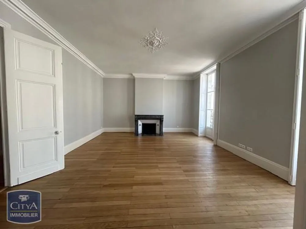 Elutuba - Spacious Flat with Balcony in Blois Centre