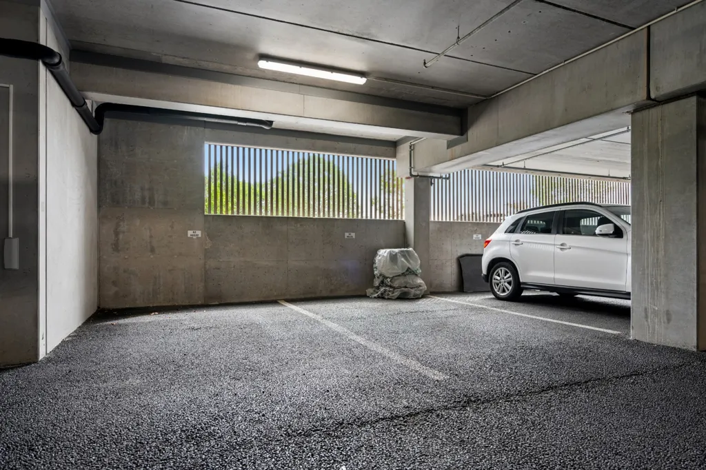 Garage - 3-Bedroom Apartment with Balconies in Sandnes
