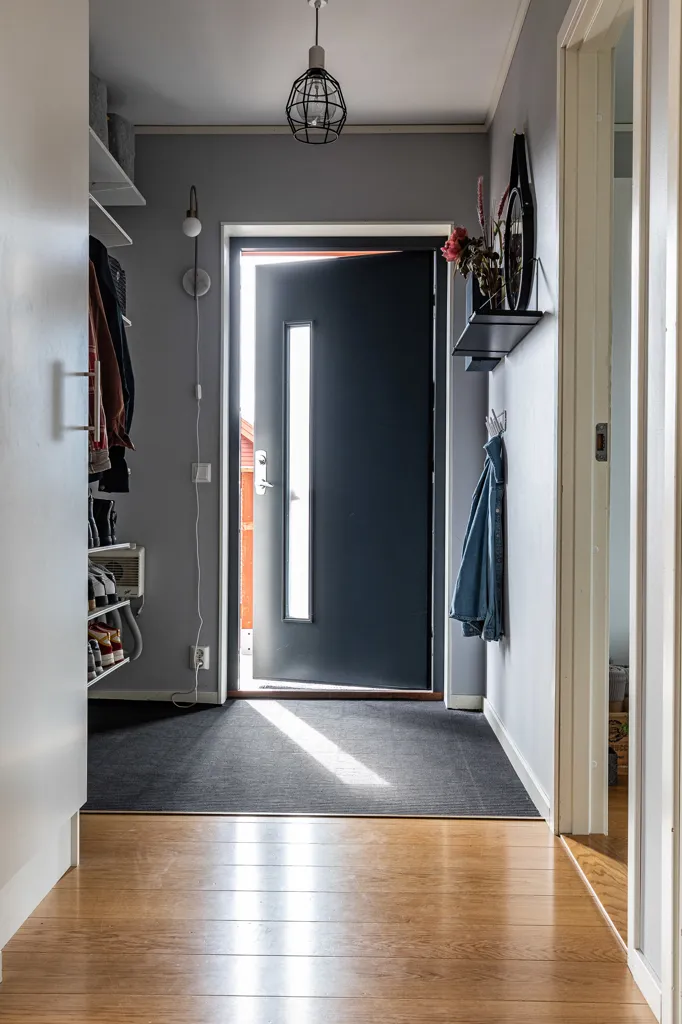 Hallway - Corner 4th Floor Flat with Balcony in Odensala