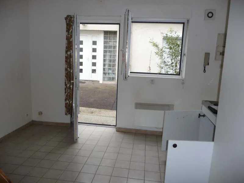 Kitchen - Studio with Garden Access in Caen