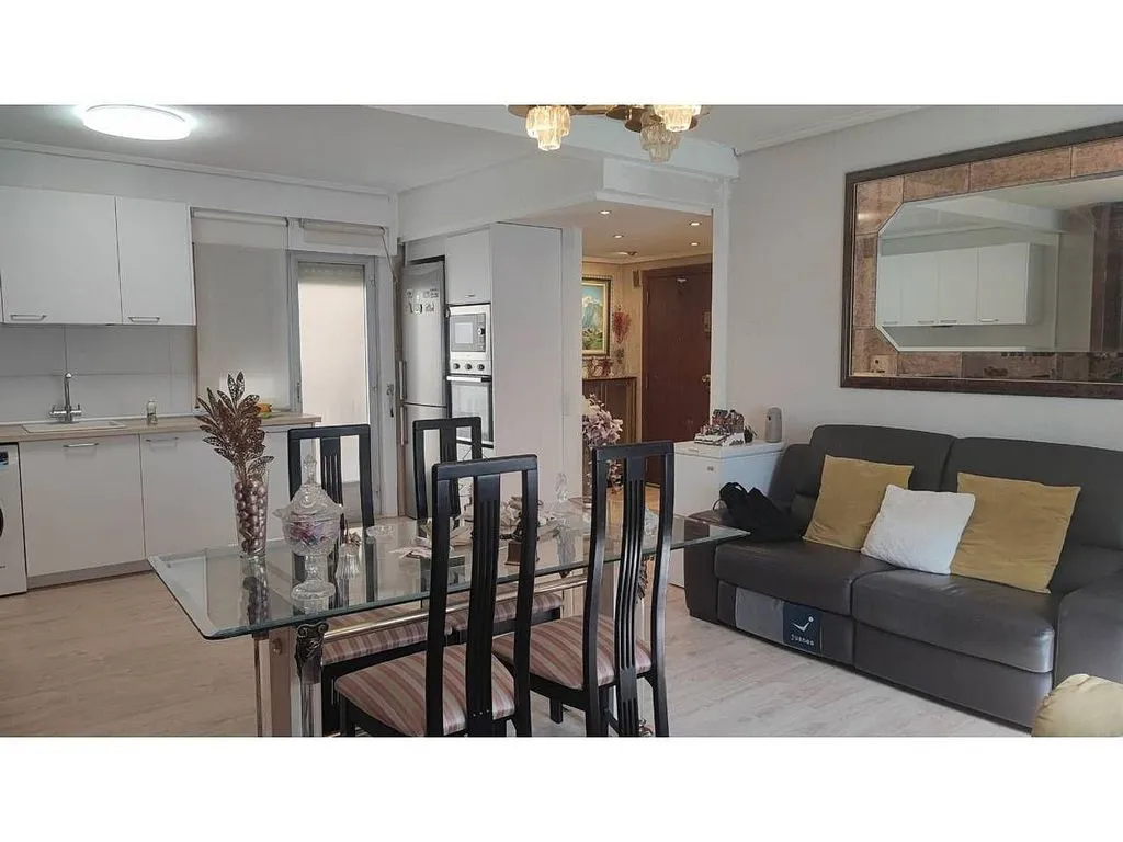 Salle à manger - 3-Bedroom Flat with Balcony in West