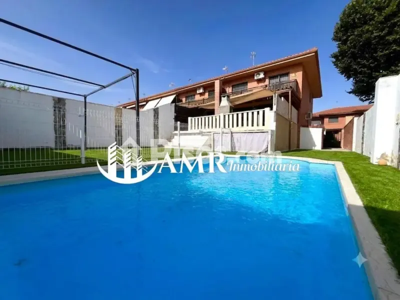 Bassein - Corner Adosada with Pool in Seseña