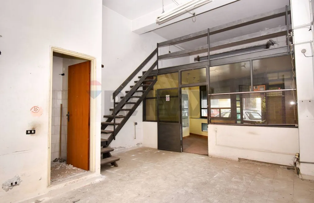 Pièces - Commercial Space with Garden in Giarre