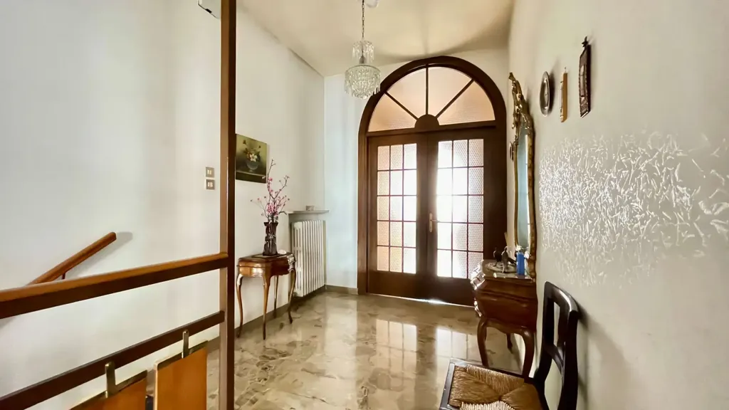 Entrée - Versatile Villa Portion in Borgo Roma, Verona