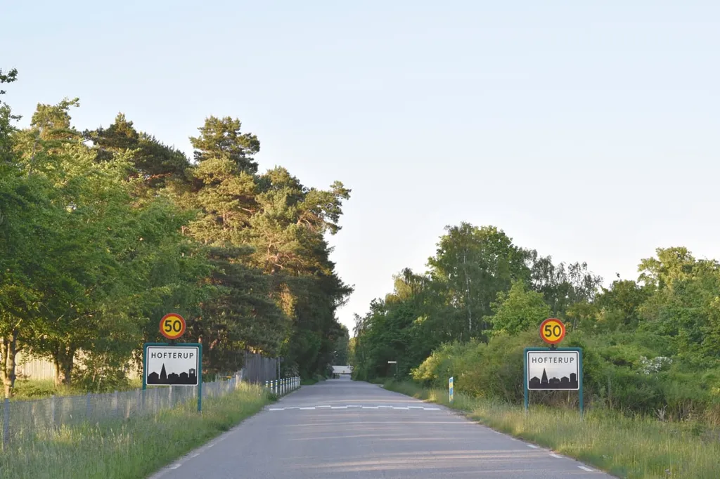 Välivaade - Three Plots with Nature Near Hofterup