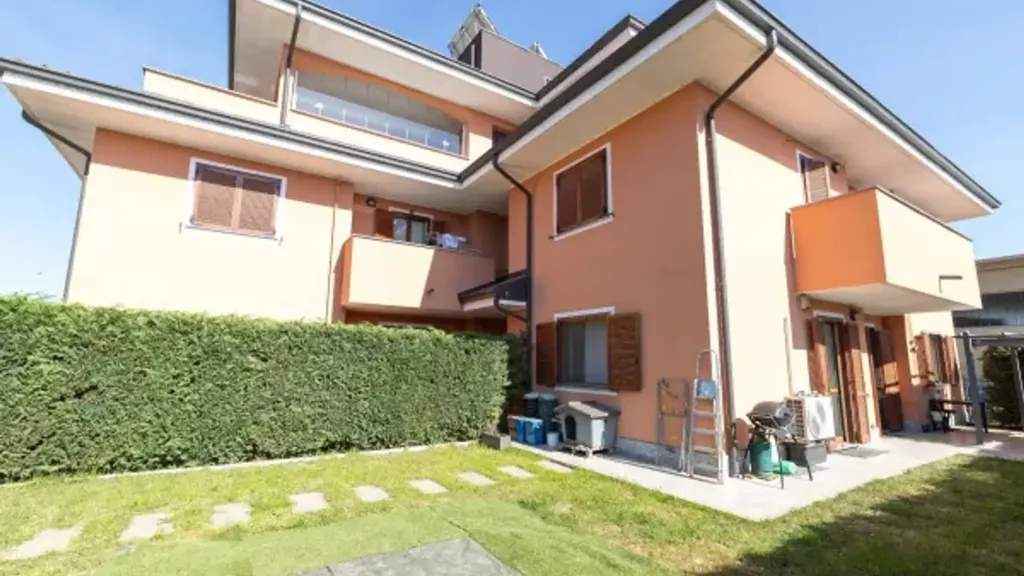 Aed - Ground Floor Apartment with Garden in Cameri