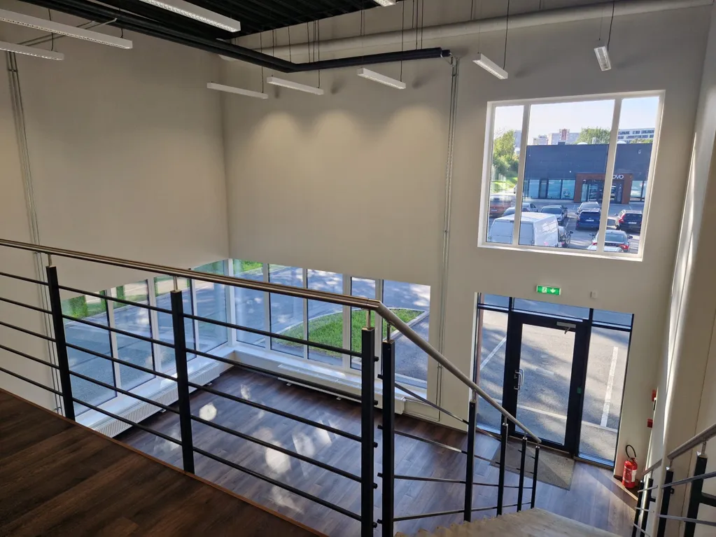 Toad - Corner Office Space with Large Windows in Priisle Business Park