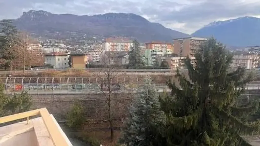 Rõdu - Bright Penthouse with Private Garage in Trento