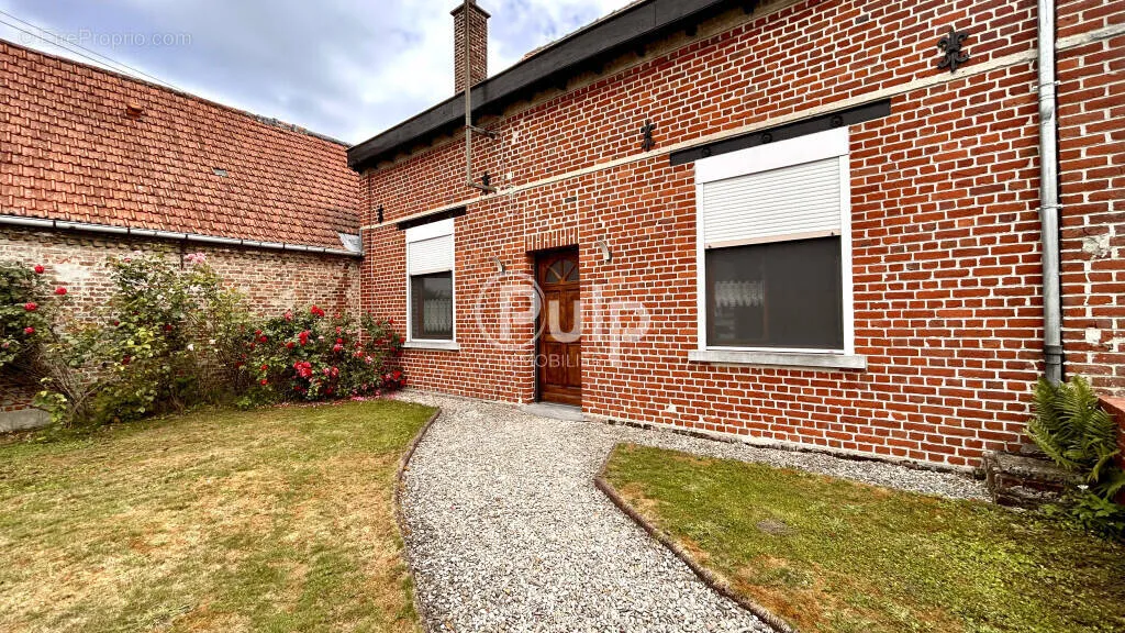 Extérieur - Maison avec Dépendances et Jardin à Lallaing