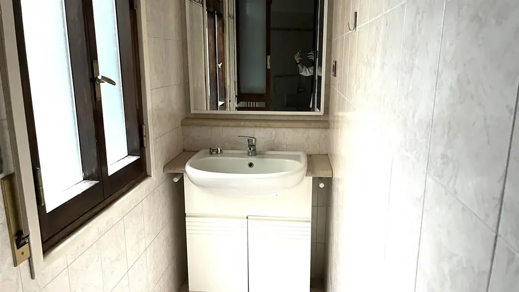 Salles de bain - Trilocale with Private Staircase in Vigevano