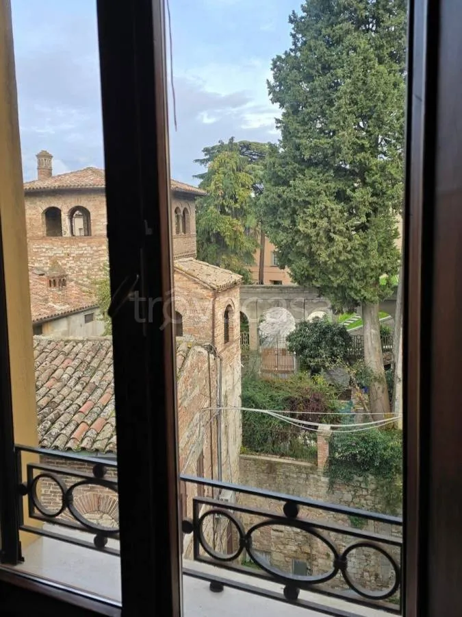 Toad - Historic Apartment with Panoramic Terrace in Todi