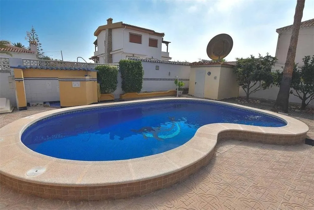 Bassein - Detached Villa with Pool in Torrevieja