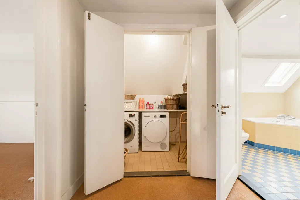 Utility Room - Villa with Garden in Rotterdam-Kralingen