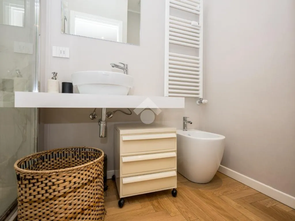 Vannitoad - Elegant Trilocale with Balcony in Milan