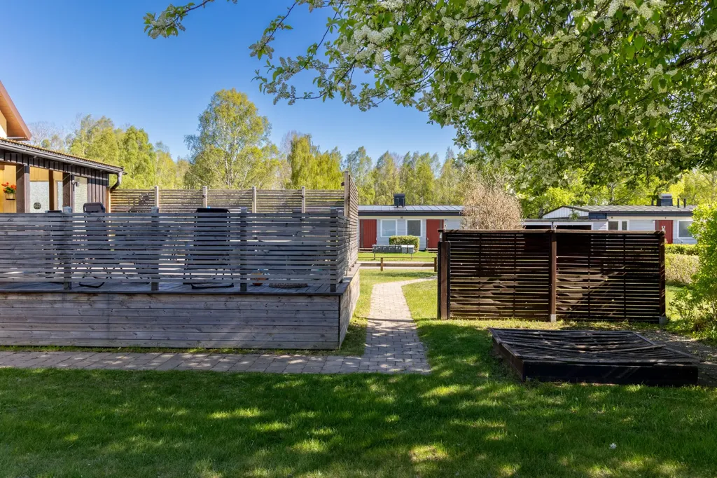 Jardin - Detached House with Spa in Fågelfors