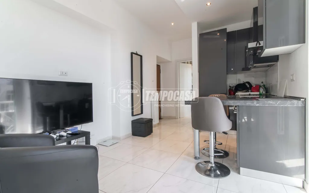 Elutuba - Rented Two-Bedroom Apartment with Balcony in Como
