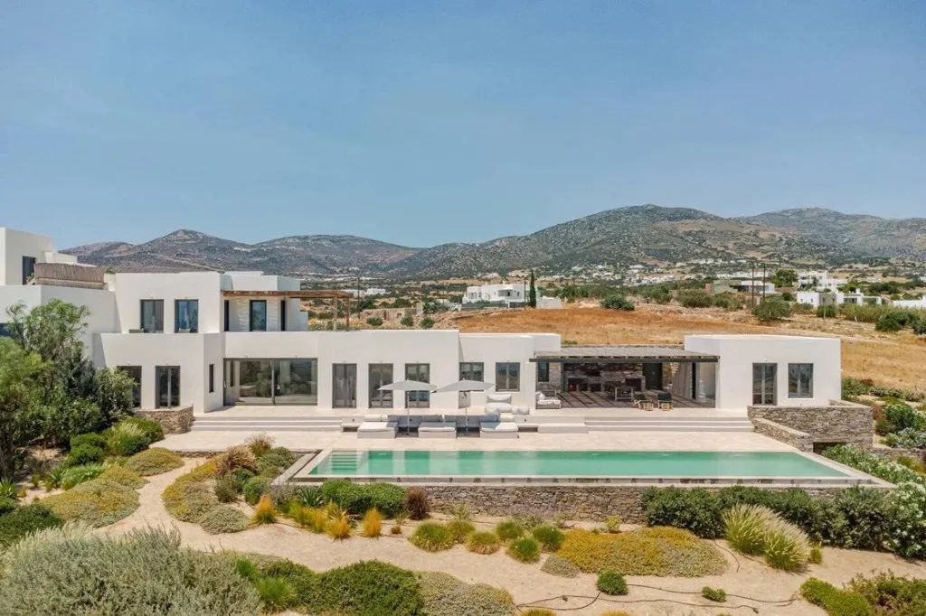 Piscine - Contemporary Cycladic House with Pool in Paros