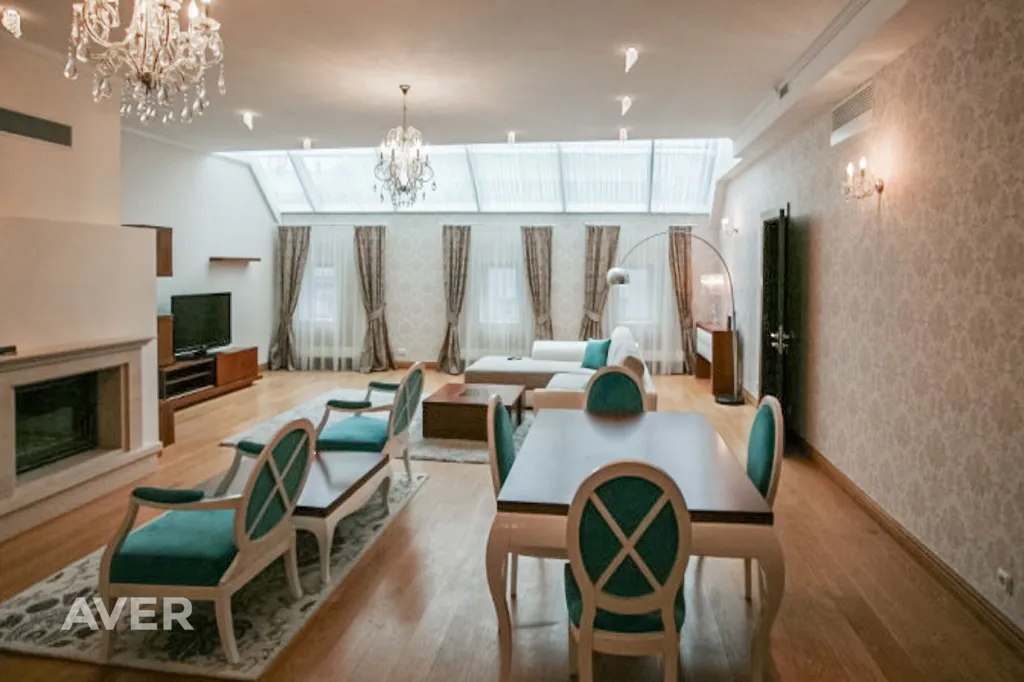 Salle à manger - 4-Bedroom Apartment with Historical Features in Old Riga