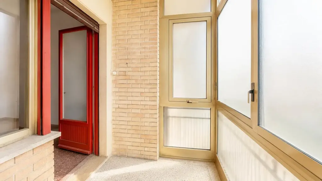 Balcon - Spacious Apartment to Modernise in Trieste