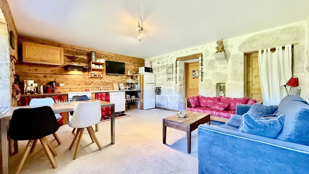 Living Room - House with Ski Access in Mijoux