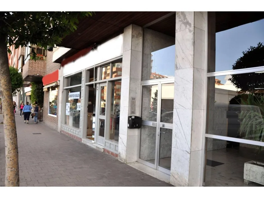 Extérieur - Commercial Space with Large Windows in Palencia